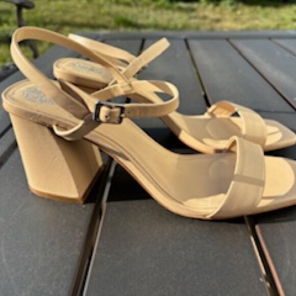 Vince Camuto beige/nude/cream strappy heeled sandals - 9.5 - Picture 8 of 10